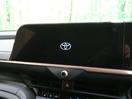 【12.3インチディスプレイオーディオ】スマートフォンと連携が可能な大画面ディスプレイオーディオです。スマートフォンのナビ機能を使用したり、Bluetooth接続で音楽もお楽しみいただけます！