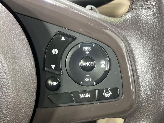 【アダプティブクルーズコントロール】高速道路での長距離走行が楽に！！自動で速度を保つクルーズコントロールが、衝突軽減システムと連携し、前方の車両を感知して車間を保つように速度調節してくれます！！