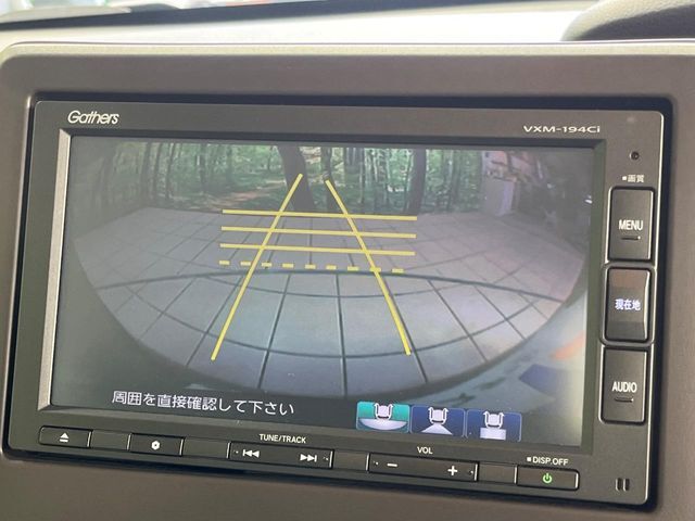 【バックカメラ】駐車時に後方がリアルタイム映像で確認できます。大型商業施設や立体駐車場での駐車時や、夜間のバック時に大活躍！運転スキルに関わらず、今や必須となった装備のひとつです！