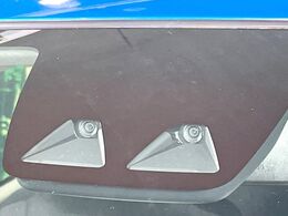 【スマートアシスト】走行中に前方の車両等を認識し、衝突しそうな時は警報とブレーキで衝突回避と被害軽減をアシスト。より安全にドライブをお楽しみいただけます。