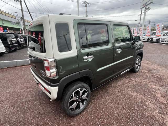 外装はお洒落なカーキとベージュのツートンカラーになります♪