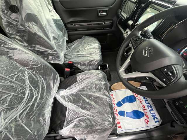 運転席側は広くて乗り降りもしやすいです♪目線も高いので運転もしやすいです♪