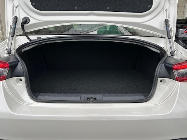 【トランク】積み込みやすくて、たっぷり積める荷室です。シートアレンジできるものは、乗車人数と荷物の量や大きさによってシートを動かすことができるので、より快適なドライブが可能です！