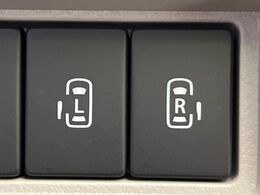 【両側パワースライドドア】スマートキーや運転席のスイッチで後席両側スライドドアの開閉が可能♪電動だから力を入れてドアを開ける必要が無く、小さなお子様でも簡単に開け閉めでき快適です♪