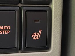 【シートヒーター】寒い日に重宝するシートヒーター！エアコンより早く温まってくれるので寒がりの人も安心ですね♪エアコンの温風は乾燥するから苦手、という方にもをおすすめです。