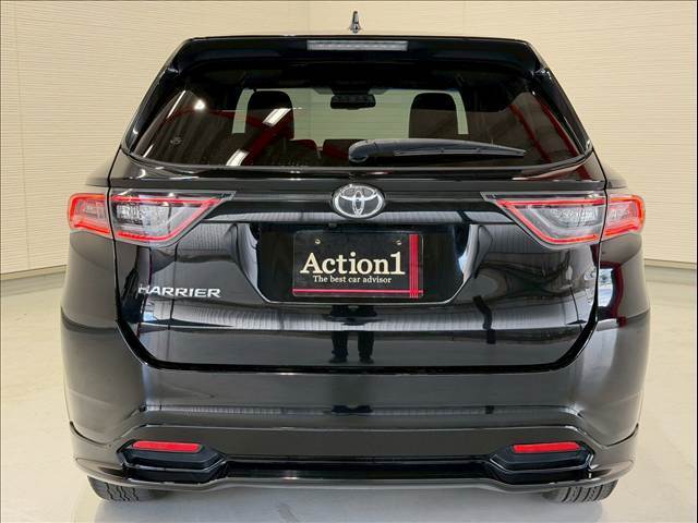 お車ご成約時の付帯率は驚きの90％OVER。アクション1自慢のスーパーガラスコーティング。見違えるほどの輝きを放ち、納車後のメンテナンスも楽々。是非一度お試し下さい。