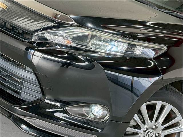 【LEDヘッドライト】非常に明るく前方を照らしてくれるので、悪天候や夜間の走行時も視界良好で安心してお乗りいただけます。