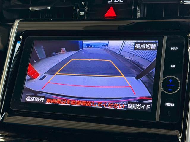 【バックカメラ】駐車時に後方がリアルタイム映像で確認できます。大型商業施設や立体駐車場での駐車時や、夜間のバック時に大活躍！運転スキルに関わらず、今や必須となった装備のひとつです！