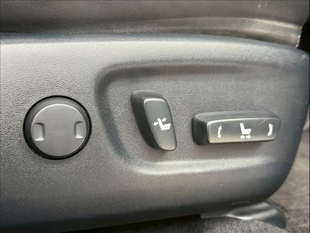 【パワーシート】シートの微調整も可能です！ 高級車ならではの装備です！