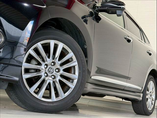 【純正アルミホイール】外観にマッチした純正アルミホイールを装着しております。各種社外アルミホイールや、スタッドレスタイヤも取扱いしております。是非ご相談ください♪