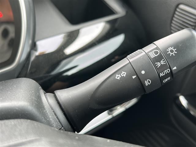 【 オートライト 】オートライトなのでライトの点け忘れを気にすることなく運転が出来ます♪