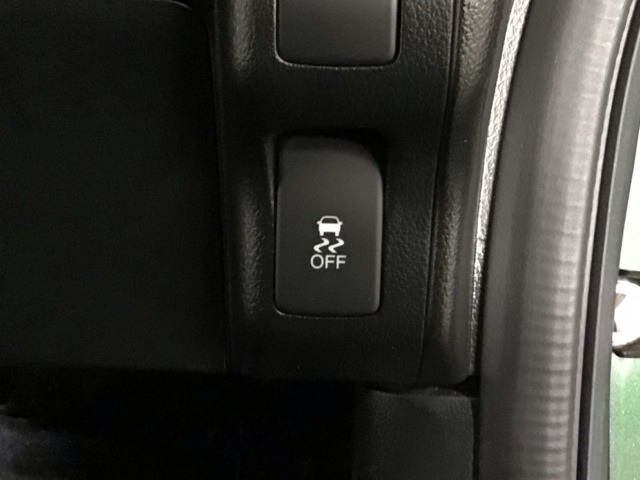 【VSA】ブレーキ時の車輪ロックを防ぐABS、加速時などの車輪空転を抑えるTCS、旋回時の横滑り抑制の3つの機能をトータルに制御！予期しないクルマの挙動の乱れを防ぐ安全装備です♪