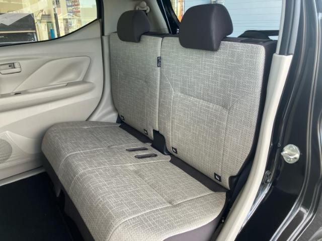 WECARSでは各商談席に大型モニターをご用意しております！見やすい大画面でゆったりと全国の在庫をご覧いただけます！是非ご来店お待ちしております！