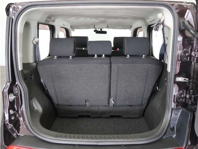 フル乗車でもしっかり荷物を収納出来るラゲッジスペースです。普段の買い物でしたらしっかり積める十分な荷室スペースが確保されています。