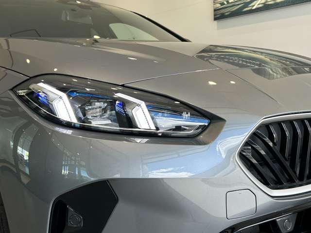 BMW認定中古車は納車前点検にて100項目にわたる個所の点検・整備を行います。BMWが定める交換基準に達した個所は整備のうえ御納車させていただきます。（車両の年式により整備内容が異なります）