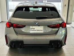 BMWプレミアムセレクション四日市店では、オークション仕入れを行っておらず、弊社にて使用致しておりましたデモカー（試乗車）やレンタカー使用車などを中心に厳選した品揃をいたしております。