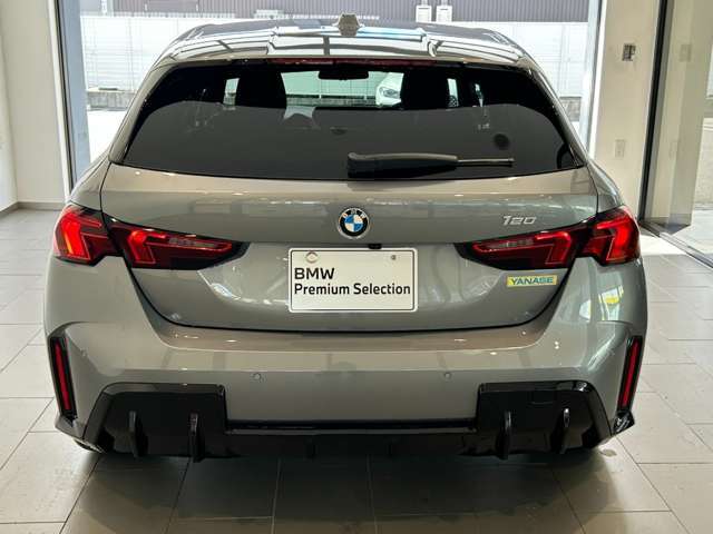 BMWプレミアムセレクション四日市店では、オークション仕入れを行っておらず、弊社にて使用致しておりましたデモカー（試乗車）やレンタカー使用車などを中心に厳選した品揃をいたしております。