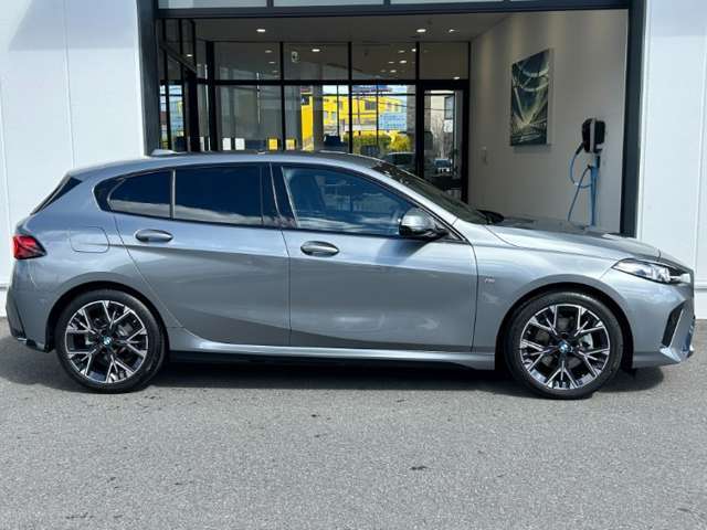 BMWプレミアムセレクション四日市店は、新車・サービス工場を併設したお店となっており、即座に対応させていただいております。BMW車のメインテナンス等のご相談も気軽にご連絡ください。