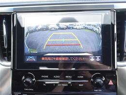 【バックカメラ】駐車時に後方がリアルタイム映像で確認できます。大型商業施設や立体駐車場での駐車時や、夜間のバック時に大活躍！運転スキルに関わらず、今や必須となった装備のひとつです！