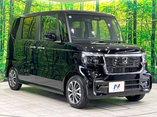 大好評のボディコーティング「弾スプラッシュコート」もご納車までに施工可能。通常のガラスコートと異なる、耐久年数6年の無機質ガラスコーティングが、ボディをキレイな状態に保ってくれます。