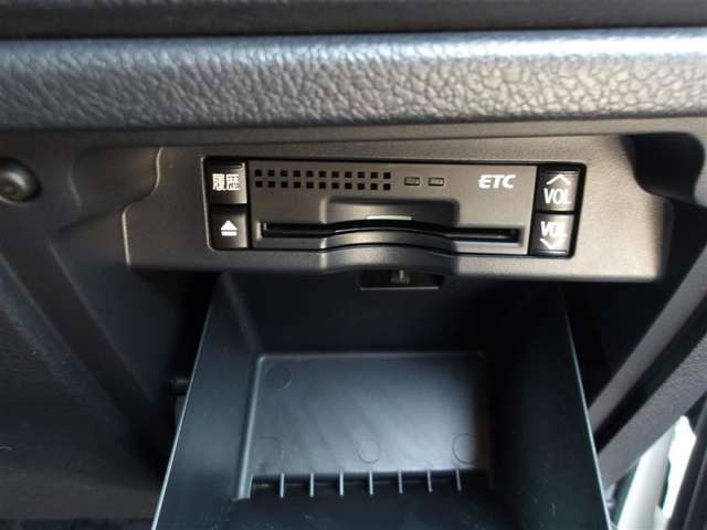 ETC車載器付きです。高速道路の料金所もスムーズに通過できます。