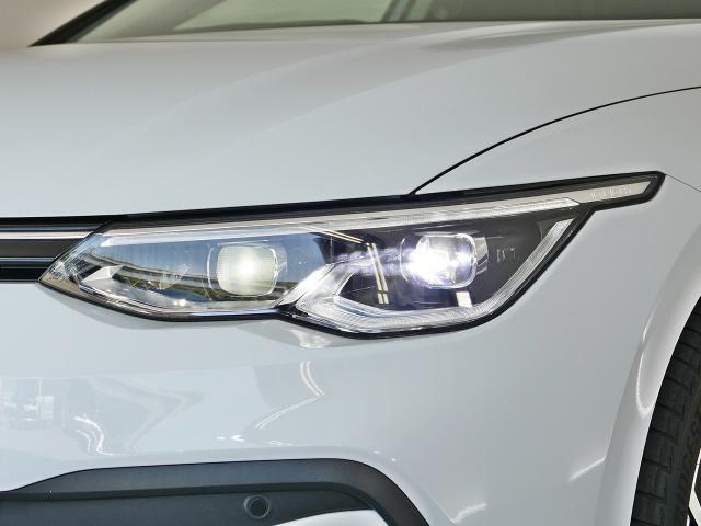 【IQ.LEDヘッドライト】フロントカメラで対向車や先行車を検知し、最適な配光を可能とした最新のヘッドライトシステムです。