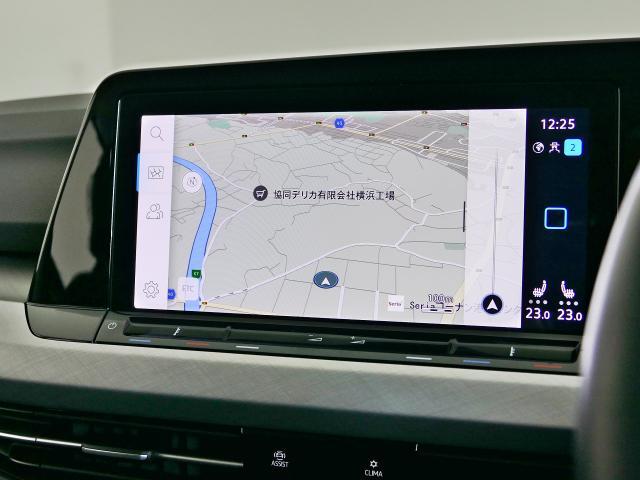 通信モジュールを新たに内蔵し、常時オンライン化を実現。”We Connect”から必要な情報をいつでも受け取ることが出来ます。Carplay対応ナビになります。