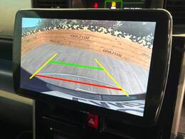 【バックカメラ】駐車時に後方がリアルタイム映像で確認できます。大型商業施設や立体駐車場での駐車時や、夜間のバック時に大活躍！運転スキルに関わらず、今や必須となった装備のひとつです！