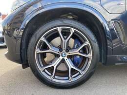 サンルーフ　ブラックヴァーネスカレザー　純正ナビ　全方位モニター　21インチAW　パーキングアシストプラス　Mエアロダイナミックパッケージ　Mスポーツブレーキ　パドルシフト　アダプティブクルーズ