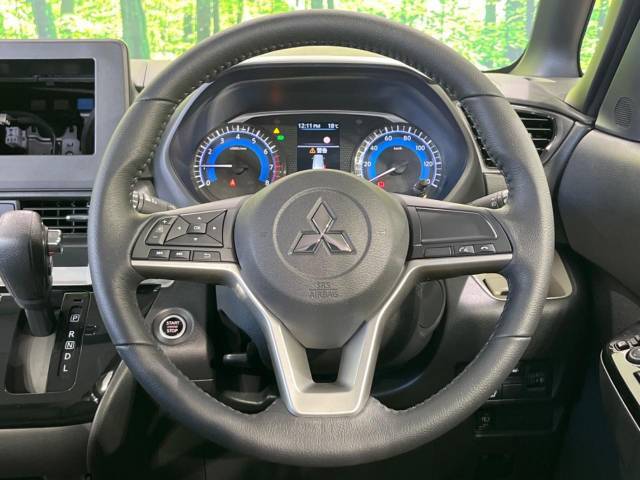 【純正革巻きステアリング】上質な革を使用することで、手にしっかり馴染みとても運転しやすいハンドルです♪