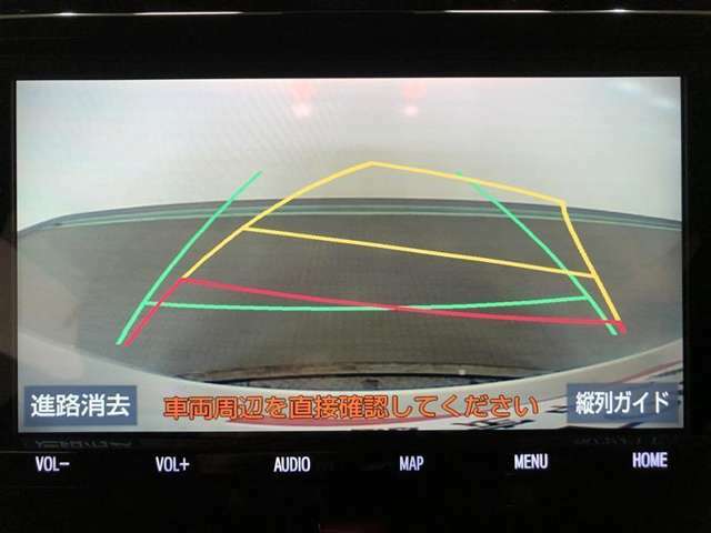 【バックガイドモニター】後方の映像をナビ画面に表示するだけでなく、ステアリング操作に連動して動くガイド線も同時に表示！予想進路の確認をしながら後退できるので便利です！