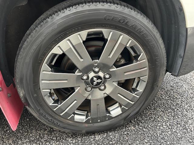 店内商談ルームには無料ドリンク、キッズルーム完備！お子様を退屈させることなくゆっくりお気に入りの一台を探していただけます！屋内にも展示ルームがございますので雨の日や雪の日もじっくりご覧いただけます！