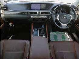 すっきりとしたGSらしいデザインのダッシュ回り！フロントビューの視認性もよく運転しやすいと思います★