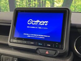 【純正ナビ】人気の純正ナビを装備しております。ナビの使いやすさはもちろん、オーディオ機能も充実！キャンプや旅行はもちろん、通勤や買い物など普段のドライブも楽しくなるはず♪