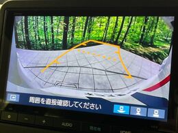 【バックカメラ】駐車時に後方がリアルタイム映像で確認できます。大型商業施設や立体駐車場での駐車時や、夜間のバック時に大活躍！運転スキルに関わらず、今や必須となった装備のひとつです！