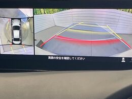 【360°ビューモニター】専用のカメラにより、上から見下ろしたような視点で360度クルマの周囲を確認することができます☆死角部分も確認しやすく、狭い場所での切り返しや駐車もスムーズに行えます。
