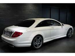 CLが本来持ち合わせるエレガンスと、AMGによって仕立てられたスポーティネス、その2つが見事に融和しております。