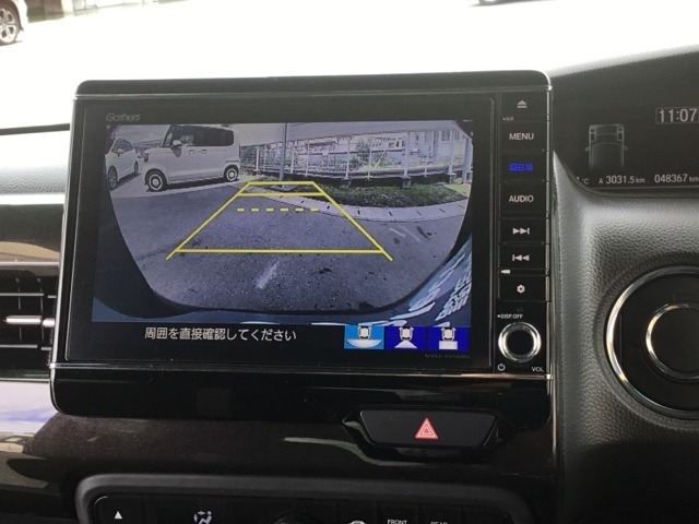 バックモニター付きで、車庫入れやバック時の後方確認をサポート。