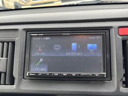 【ナビゲーション】目的地までしっかり案内してくれる使いやすいナビ。Bluetooth接続すればお持ちのスマホやMP3プレイヤーの音楽を再生可能！毎日の運転がさらに楽しくなります！！