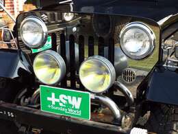 ステンレスフロントグリル。鏡面仕上げ