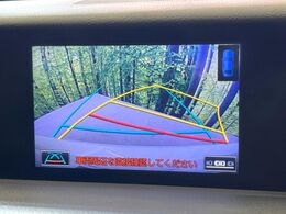 【バックカメラ】駐車時に後方がリアルタイム映像で確認できます。大型商業施設や立体駐車場での駐車時や、夜間のバック時に大活躍！運転スキルに関わらず、今や必須となった装備のひとつです！