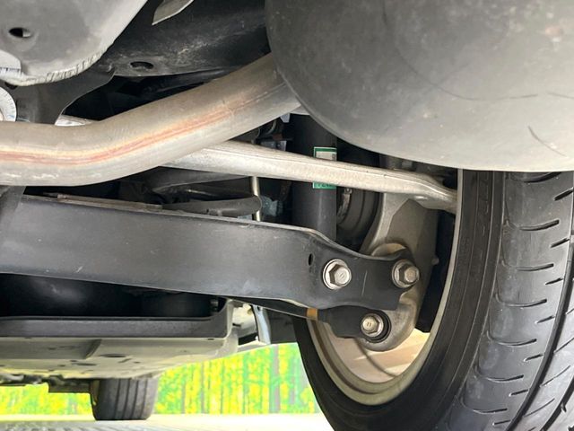 お車を安心してお乗りいただく為には、足回りの定期点検が欠かせません。サービスサポート（有償保証）では無料点検もご提供しており、安心のカーライフをお過ごしいただけるサポート体制が整っています。