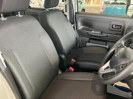 フロントシート。【シート状態良好】破れや大きなシミなども無くきれいな状態です！