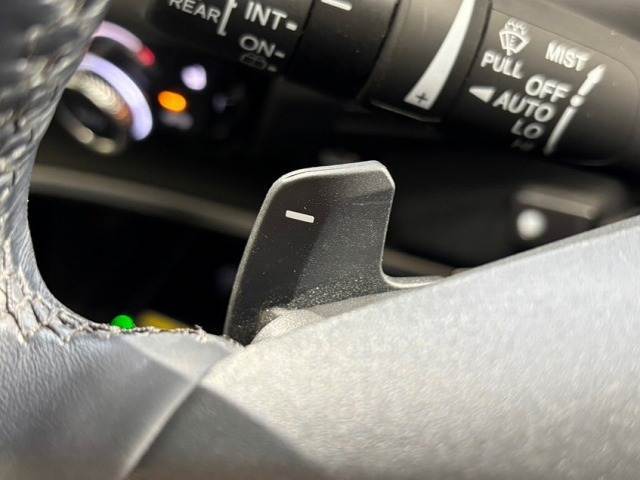 【パドルシフト】高速道路走行時など、エンジンブレーキを使用する際には便利なシフトです。