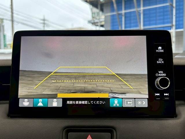 【カラーバックモニター】を装備しております。リアの映像がカラーで映し出されますので日々の駐車や幅寄せなどで安心安全です。