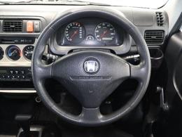 握りやすく回しやすいステアリングは、長時間の運転でも疲れを感じさせません！
