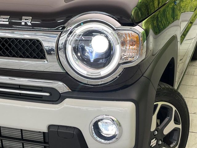 【LEDヘッドライト】悪天候や夜間走行時も良好な視界を確保し安心して運転できる高輝度LEDヘッドライトを装備！点灯速度が早く、消費電力も抑えられています。