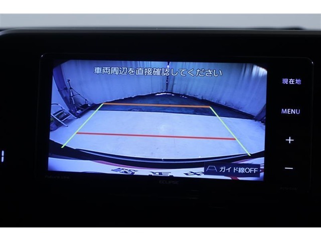 ガイドラインが表示されるバックカメラが付いているので、車庫入れが苦手な方でも安心です