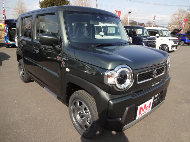 【当店のこだわり】入庫後のお車は選任スタッフによる細部清掃を実施しております。足回り、エンジンルーム、室内、室外を隅々まで綺麗にしております。展示車はピカピカです。全国配送も可能ですのでご相談下さい！