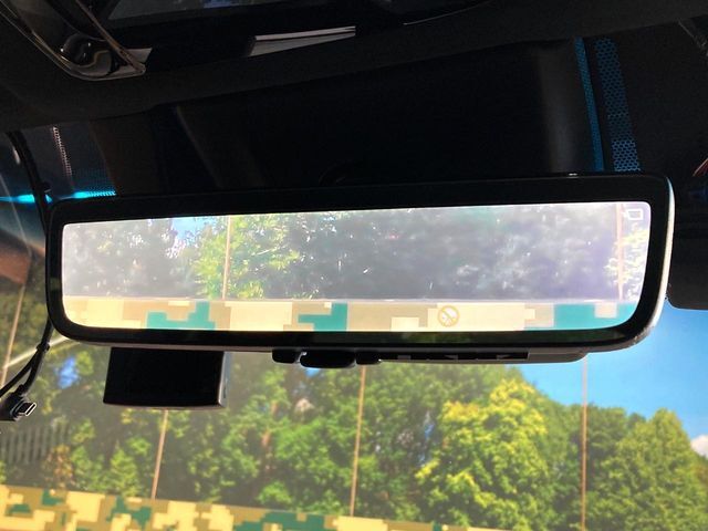 【デジタルインナーミラー】後席の大きな荷物や同乗者で後方が確認しづらい時でも安心！カメラが撮影した車両後方の映像をルームミラー内に表示。クリアな視界で状況の確認が可能です！